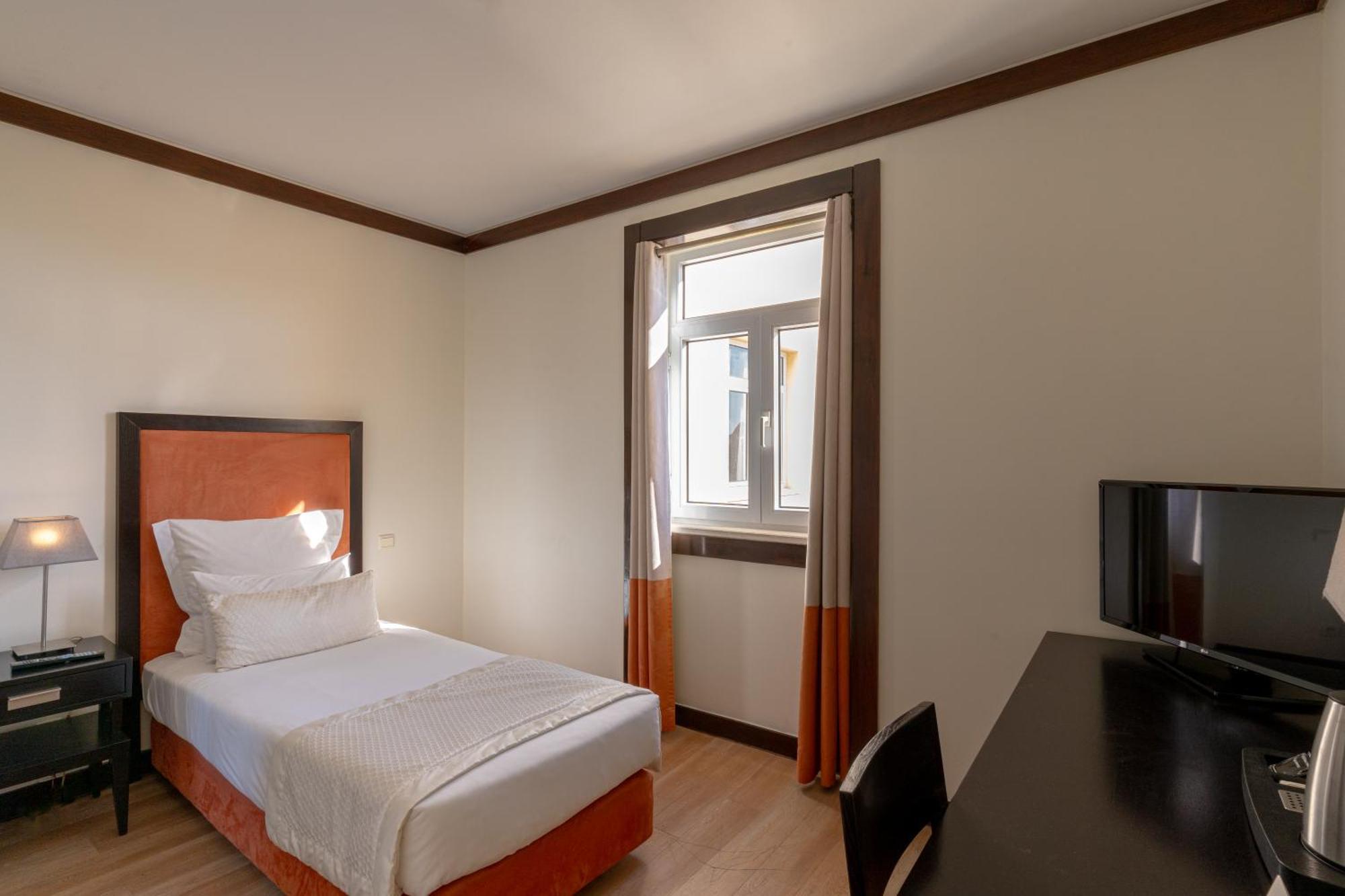 Hotel Inglaterra - Charme & Boutique Ещорил Екстериор снимка